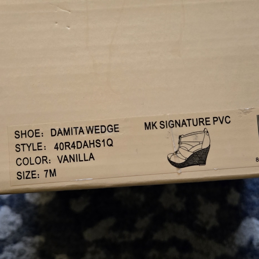 Michael Kors Damita Wedge Sandals Size 7 Minie Logo Vanilla Plataforms - Picture 10 of 11